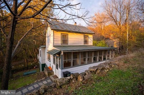 33563 Snickersville Tpke, Bluemont, VA, 20135-1740 | Card Image