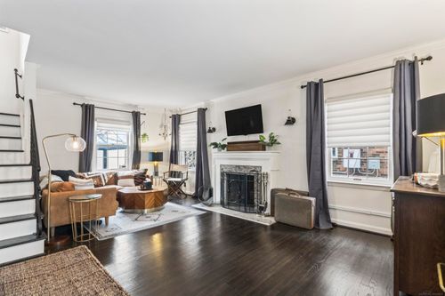 1985 Country Club Dr, Grosse Pointe Woods, MI, 48236-1603 | Card Image