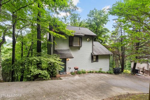 1523 Gillespie Way, Gatlinburg, TN, 37738-3708 | Card Image