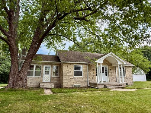 148 Wolf Dr, Dousman, WI, 53118-9311 | Card Image