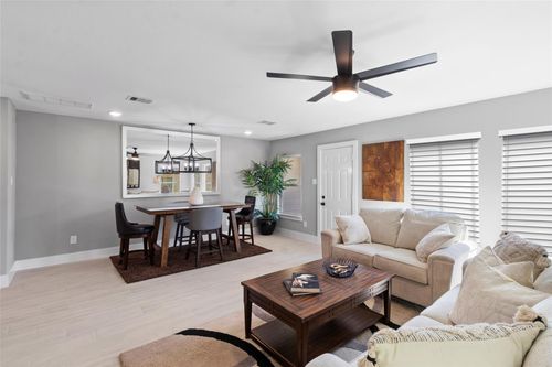 9934 Lanewell St, Houston, TX, 77029-3526 | Card Image