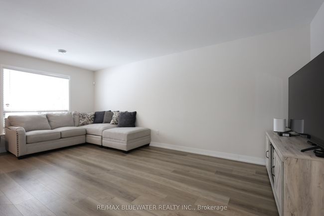 1 - 8 Oak St, Condo with 2 bedrooms, 1 bathrooms and 1 parking in Grand Bend ON | Image 9