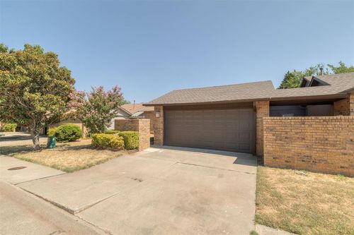 716 Stonecroft Cir, Edmond, OK, 73034-7254 | Card Image