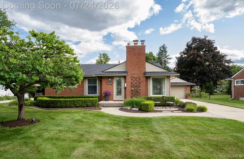 16231 Beechwood Ave, Beverly Hills, MI, 48025-4203 | Card Image