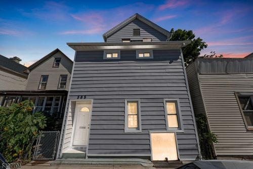 585 Mcchesney St, Orange, NJ, 07050-1233 | Card Image