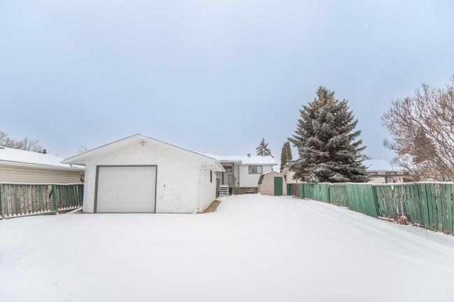 28 Neal Close, Home with 3 bedrooms, 2 bathrooms and 3 parking in Red Deer AB | Image 26