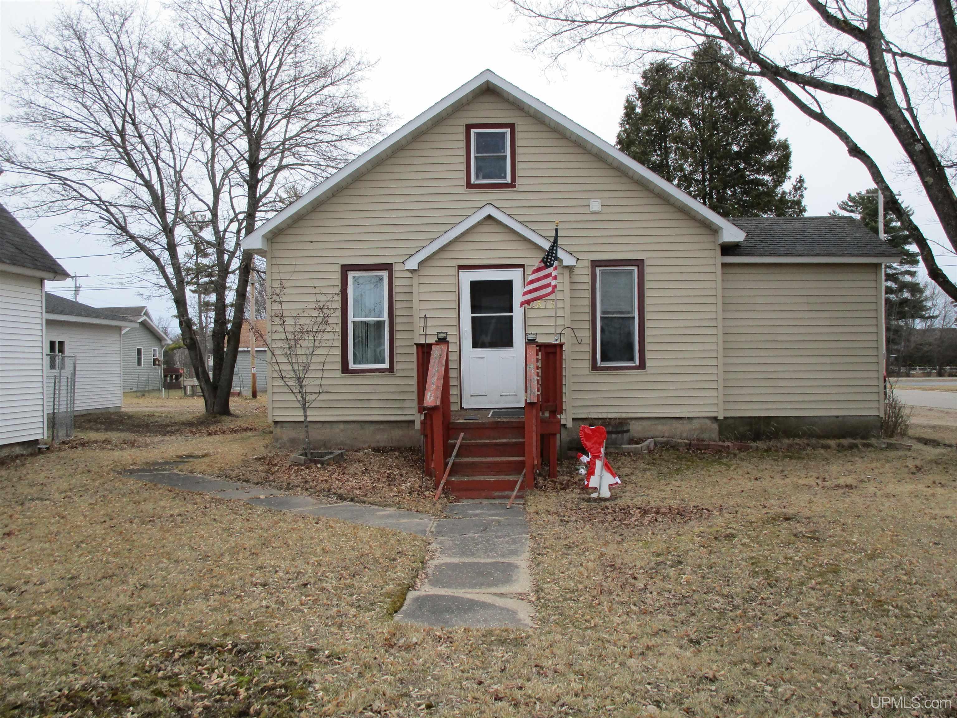 Cole St, Rapid River, MI 49878