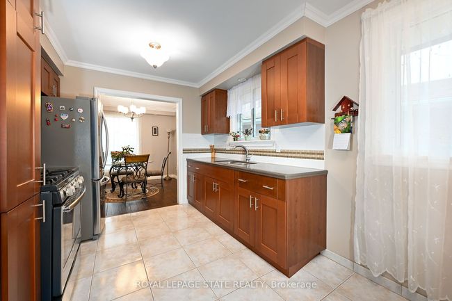14 Joy Crt, House other with 3 bedrooms, 2 bathrooms and 4 parking in Hamilton ON | Image 11
