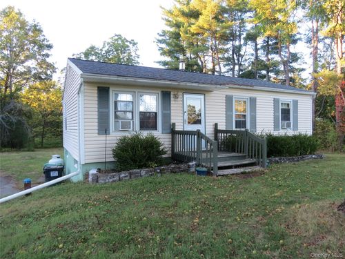 8 Hill Rd, Goshen, NY, 10924-5043 | Card Image