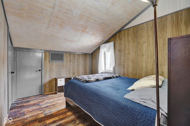Upstairs Bedroom | Image 21