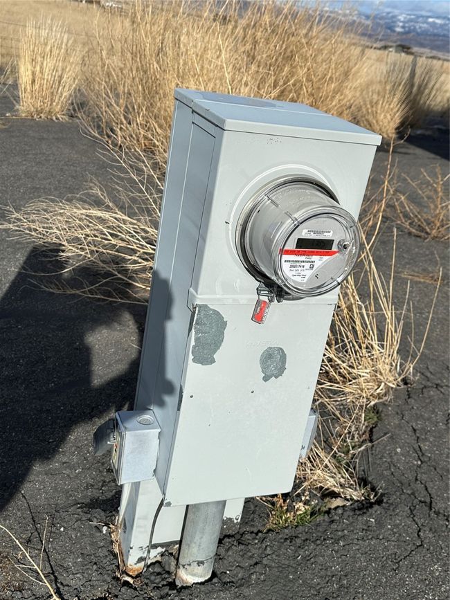 Electricity is metered and to the hangar | Image 7