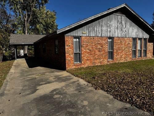 b-930 E 7th St, Ada, OK, 74820-4002 | Card Image