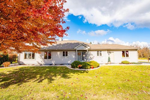 W174N8125 Shady Lane, Menomonee Falls, WI, 53051 | Card Image