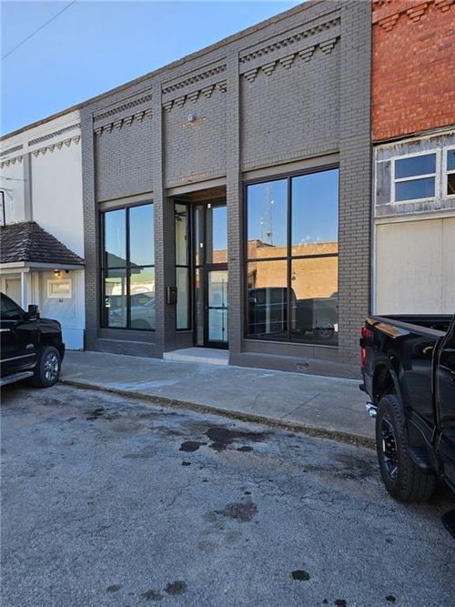 215 Main St, Garden City, MO, 64747-8467 | Card Image