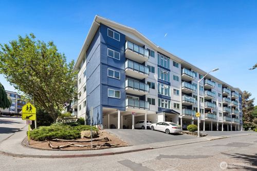 3711 26th Place W, Seattle, WA, 98199 | Card Image