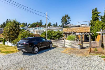 15557 Victoria Ave, House other with 4 bedrooms, 2 bathrooms and 5 parking in White Rock BC | Image 1