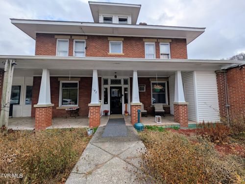 142 Clintwood Main St, Clintwood, VA, 24228-5832 | Card Image