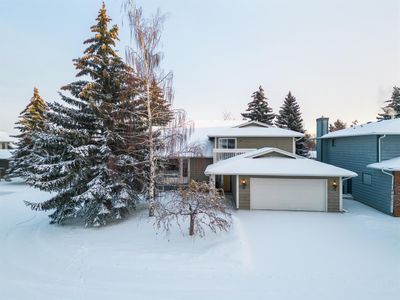 877 Coach Side Cres Sw, House detached with 4 bedrooms, 2 bathrooms and 4 parking in Calgary AB | Image 3