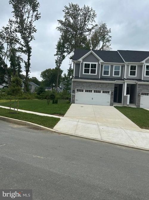 4390 Reusch Cir, New Castle, DE, 19720-2996 | Card Image