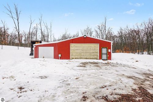 9047 E Oakwood Trl, Reed City, MI, 49677-8802 | Card Image