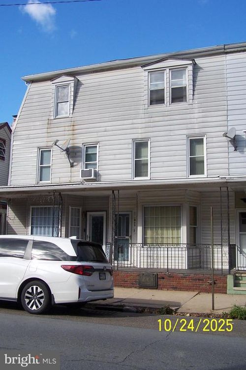 311 W Broad St, TAMAQUA, PA, 18252-1820 | Card Image