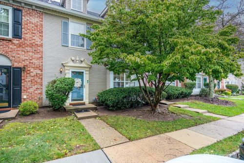 26 Townsend Ct, FRANKLIN PARK, NJ, 08823-1518 | Card Image