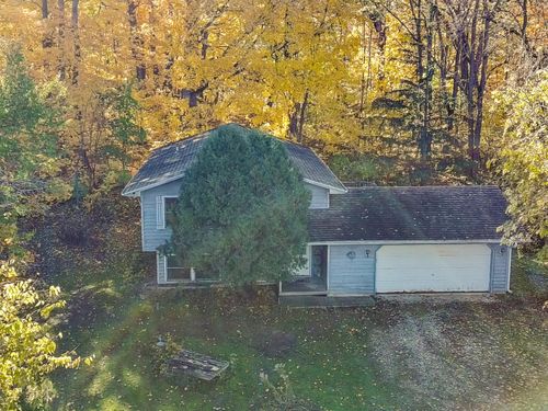 3523 Oakwood Dr, Lake Geneva, WI, 53147-3585 | Card Image