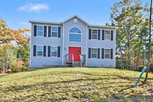 3 Chester St, Rock Hill, NY, 12775-6105 | Card Image