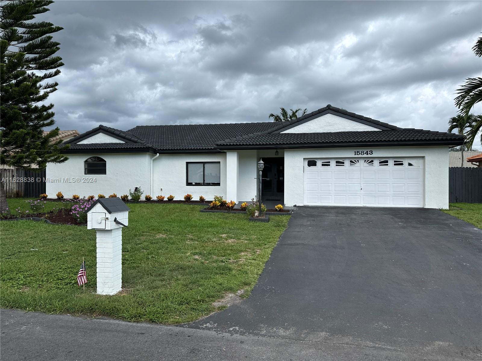 Stonetower St, Davie, FL 33331