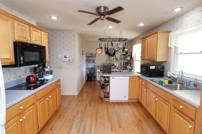 10585 Highway 25 E, House other with 3 bedrooms, 2 bathrooms and 2 parking in Hartsville TN | Image 9