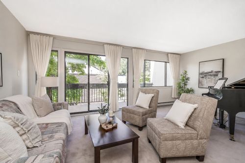 8-7371 Montecito Dr, Burnaby, BC, V5A1R4 | Card Image