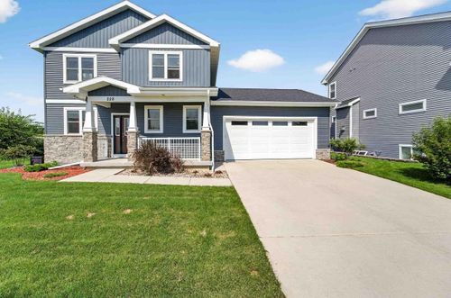 228 Little Bear Dr, Middleton, WI, 53562-5097 | Card Image