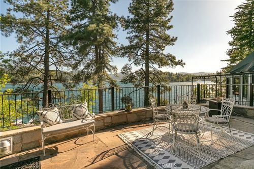 923 Lake Edge Way, Lake Arrowhead, CA, 92352 | Card Image
