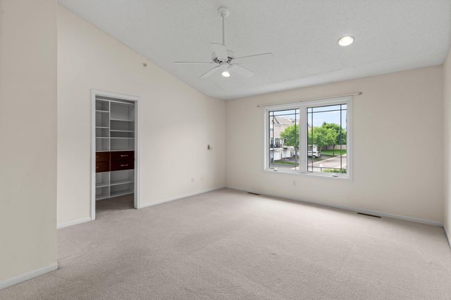 Welcome to the large primary suite. | Image 22