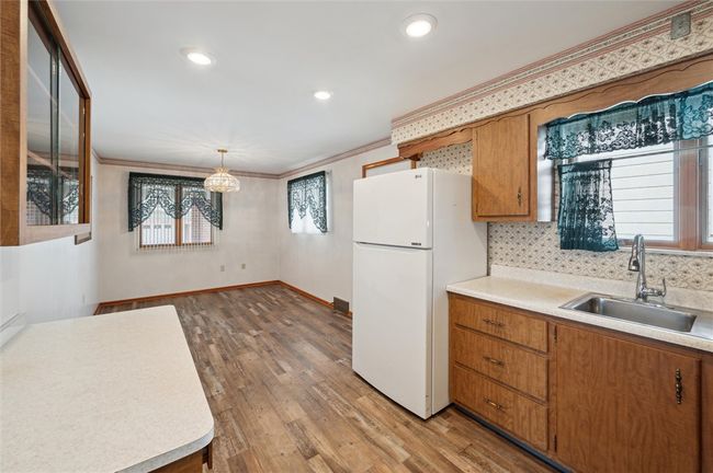 502 Sycamore St, House other with 3 bedrooms, 2 bathrooms and 2 parking in Vandergrift PA | Image 8