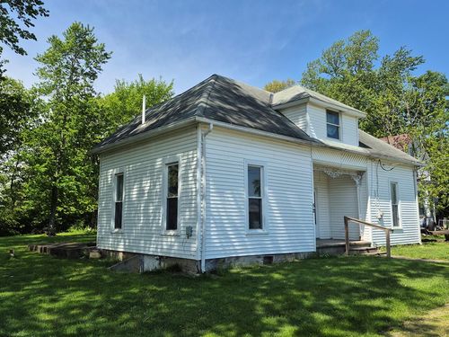 52 West St, Bloomingburg, OH, 43106-9002 | Card Image
