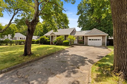 24 Magnolia St, Warwick, RI, 02889-1516 | Card Image
