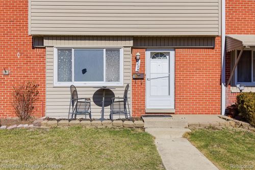 8095 Coventry St, Westland, MI, 48185-1832 | Card Image