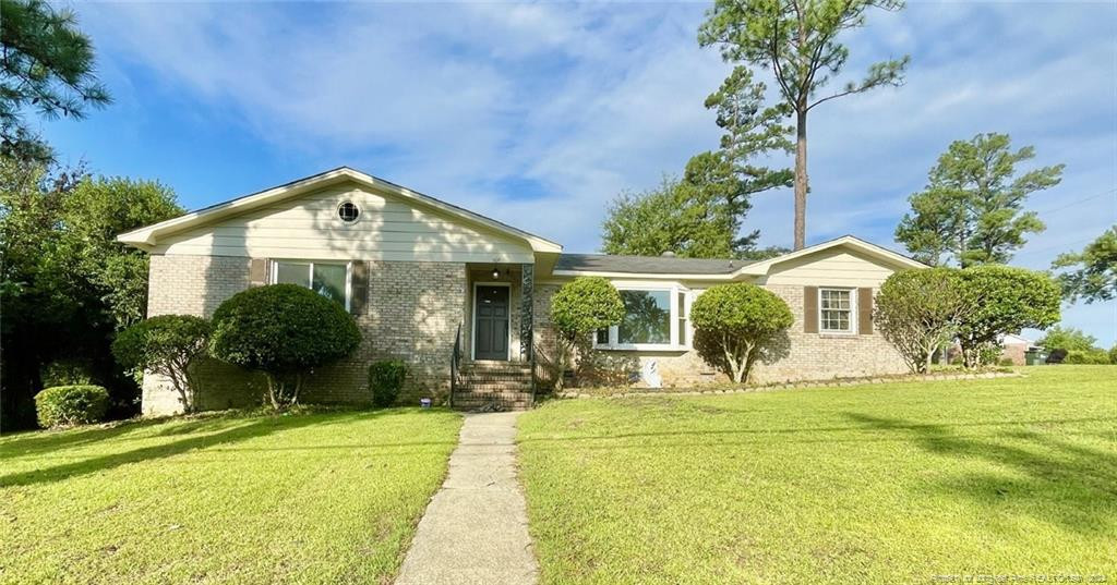 Roundtree Dr, Fayetteville, NC 28303