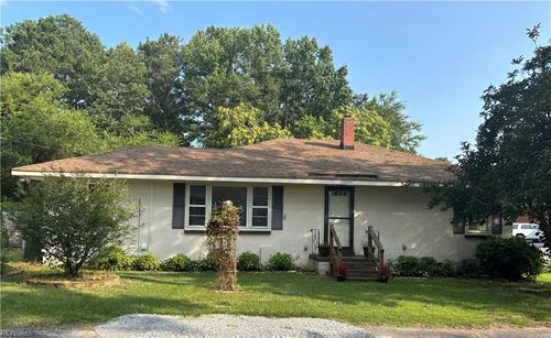 26044 Colonial St, Courtland, VA, 23837-1109 | Card Image