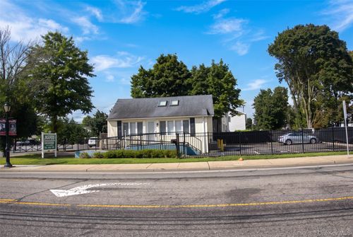 946 Little East Neck Rd, West Babylon, NY, 11704-4620 | Card Image