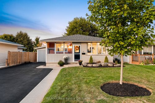 51 Muskoka Dr, Guelph, ON, N1E3M8 | Card Image