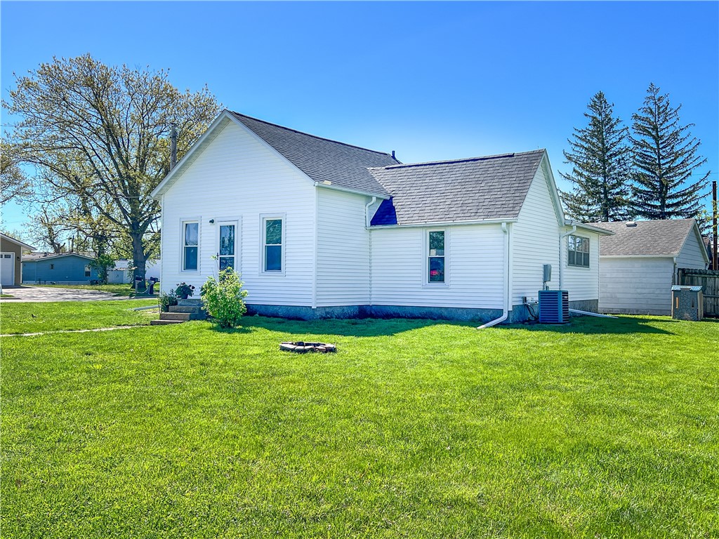 1st Ave, Slater, IA 50244
