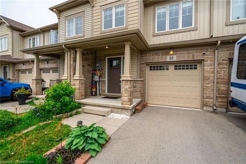 96 Monarch St, Welland, ON, L3C0G6 | Card Image