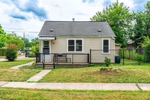 18 Glen Ave, Saint Catharines, ON, L2S1L1 | Card Image