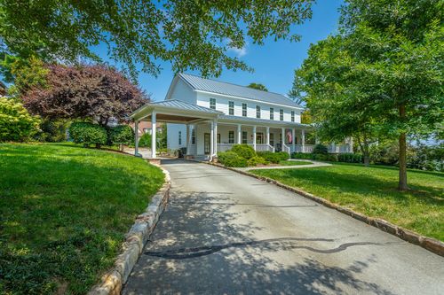 111 Sylvan Dr, Lookout Mountain, TN, 37350-1627 | Card Image