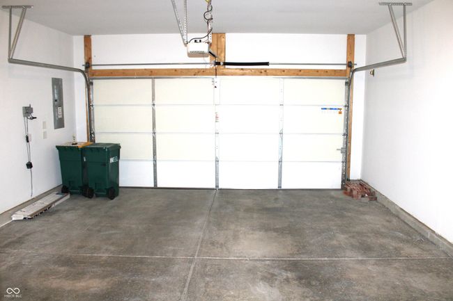 Garage Interior | Image 17
