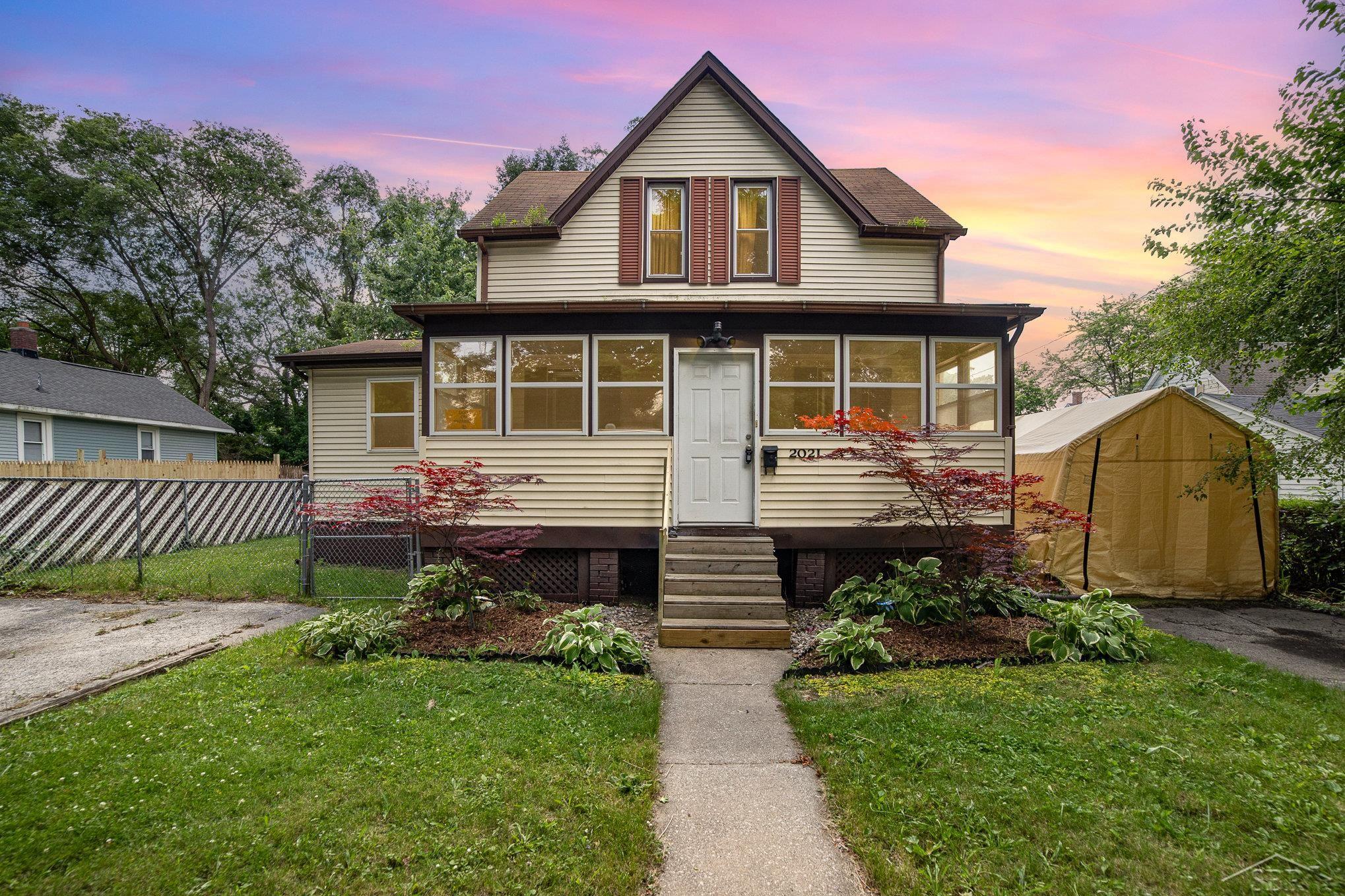 Oakley St, Saginaw, MI 48602