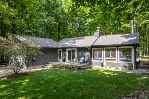 1227 Beech Dr, South Haven, MI, 49090-8615 | Card Image