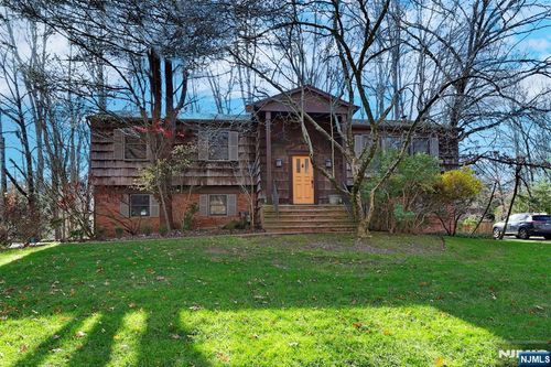 384 Blanch Ave, Closter, NJ, 07624-1403 | Card Image